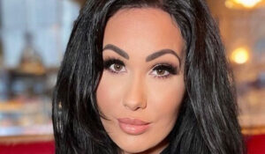 Becky Dee - Bio, Age, Height, Wiki Instagram Biography