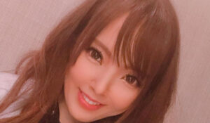 Hitomi Tanaka - Bio, Age, Height, Wiki | Instagram Biography