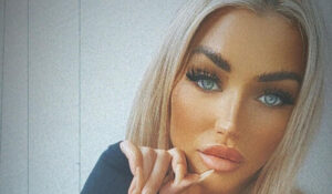 Holly Henderson InstaBiography | Instagram Biography